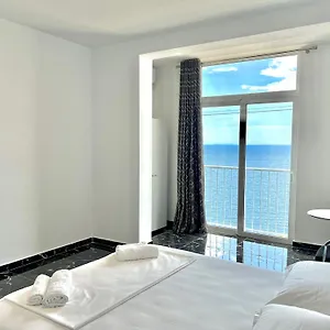Redi's Seaview Apartment Sarandë