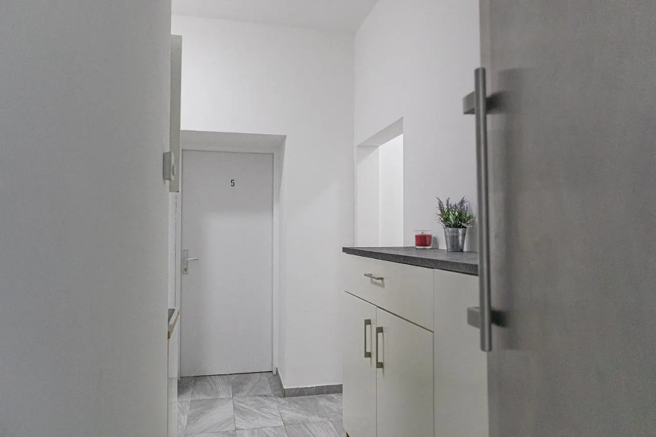 Magnificent 5Br Shared Apartment - Perfect For Longstays Вена Австрия