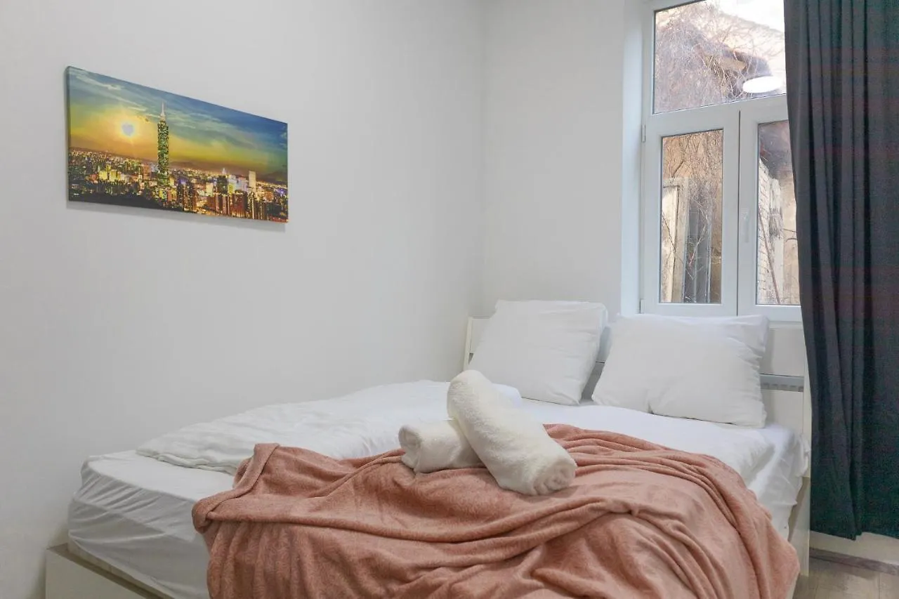 Magnificent 5Br Shared Apartment - Perfect For Longstays Вена 0*,